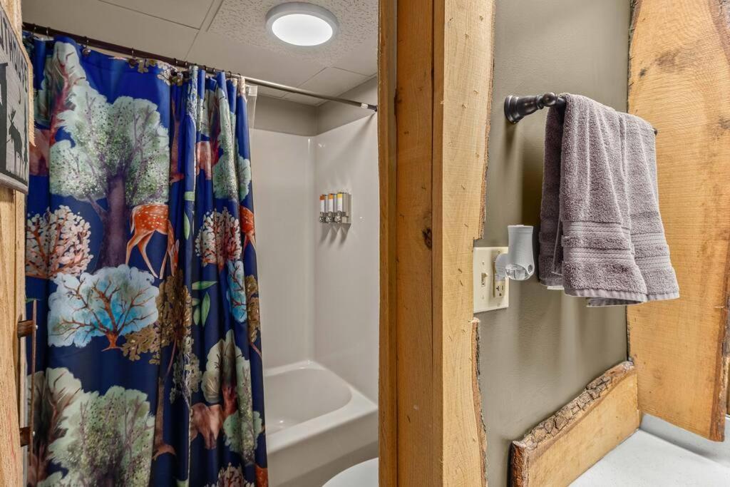 Stonegate Lodge King Bed, Wifi, 50In Tv, Fire Pit, Salt Water Pool Room # 310 유레카 스프링스 외부 사진